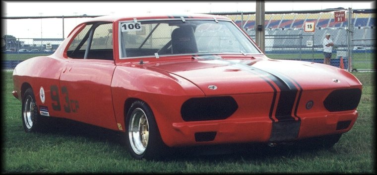 Yenko Stinger YS-015 (front 3/4 view)