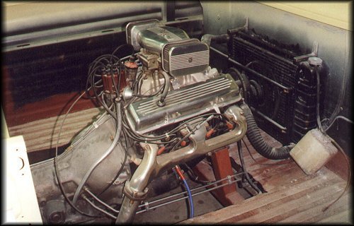 Motor and mount (45005 bytes)