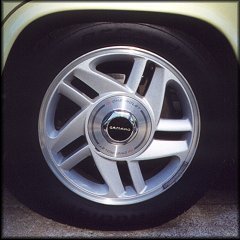 Narrow Camaro wheel (14863 bytes)