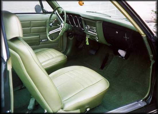 '69 Monza interior (front) (48323 bytes)