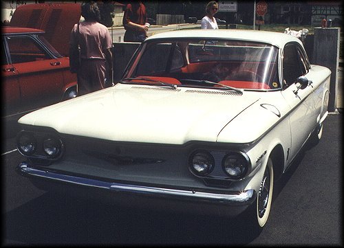 1960 Corvair Monza club coupe (43125 bytes)