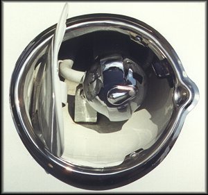 Fuel filler detail (21930 bytes)