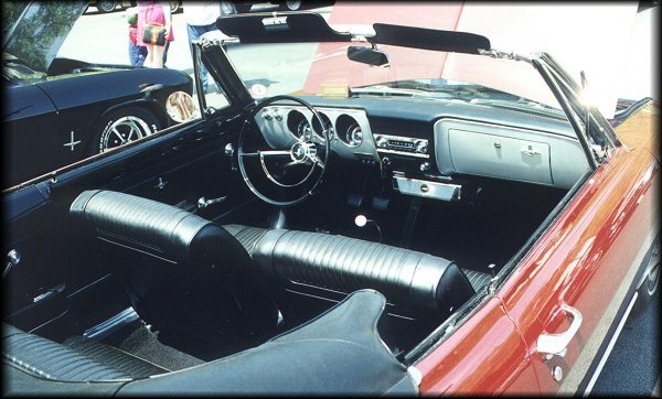 '65 Monza interior (60621 bytes)