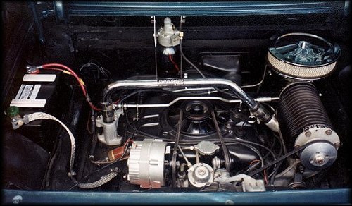 Marcus Miller's engine compartment (46112 bytes)